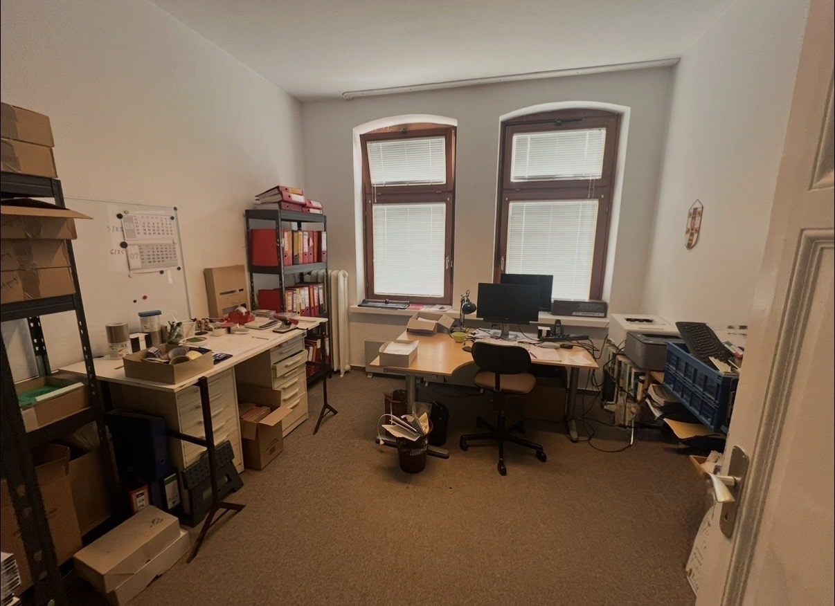 Neu Büro